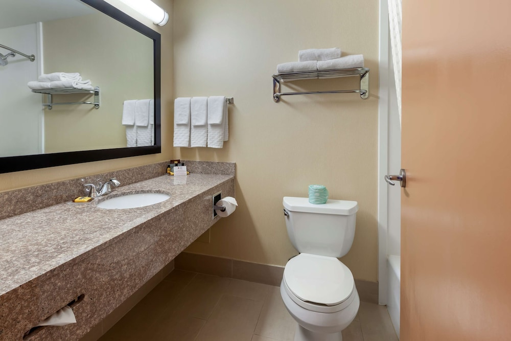 Executive Room, 2 Queen Beds, Non Smoking, Refrigerator & Microwave (Shower Only)