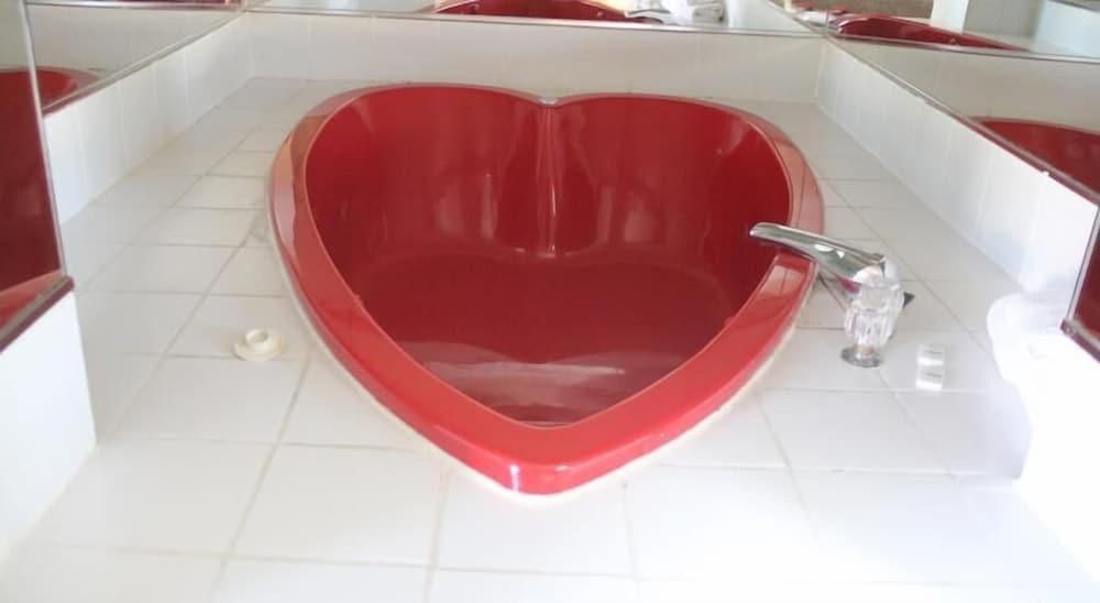 Deluxe Room, Jetted Tub photo 3