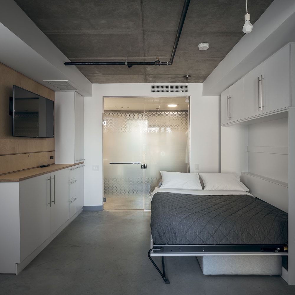 Grand Studio, 1 Queen Bed, Accessible, Balcony photo 1