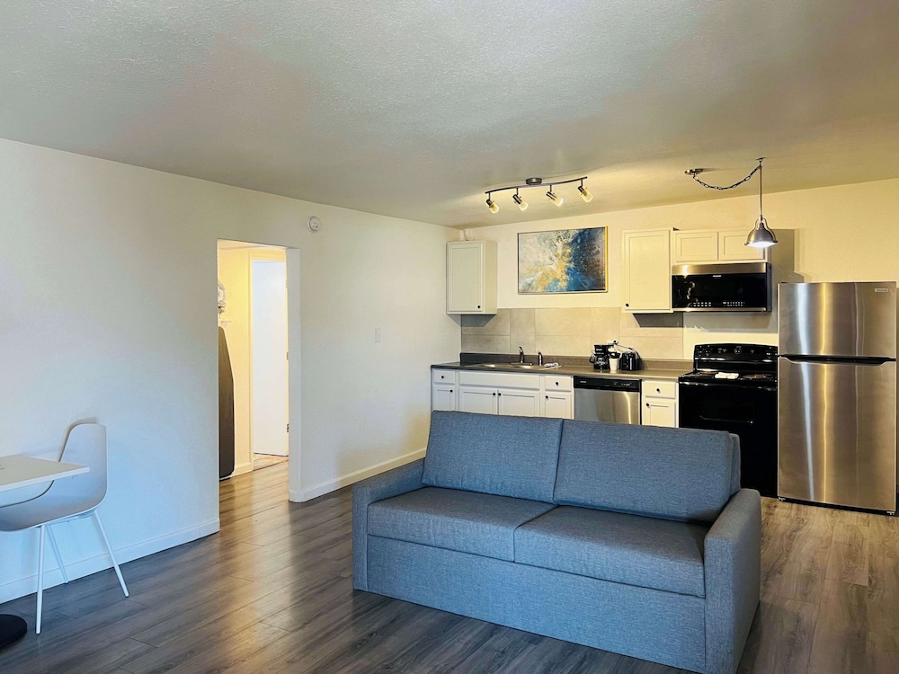 Deluxe Suite, Multiple Beds, Non Smoking, Kitchen photo 1