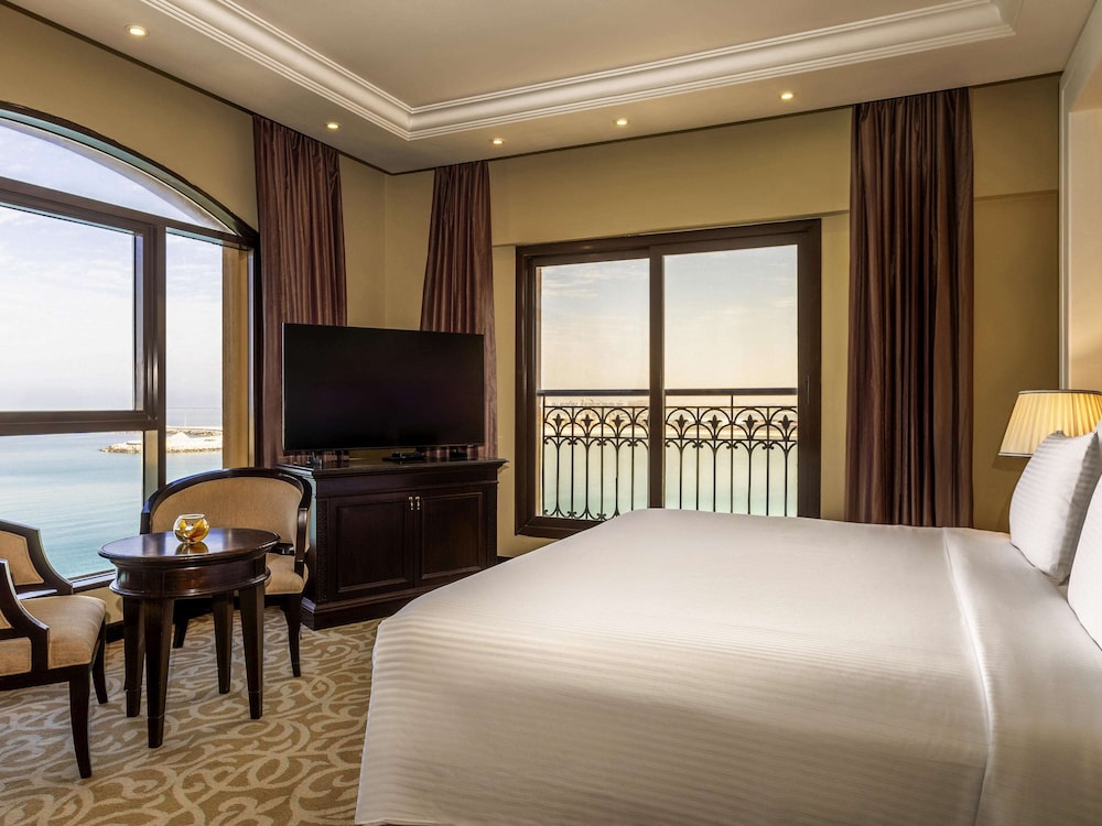 Suite, 3 Bedrooms (1 King Bed and 2 Twin Beds) photo 3
