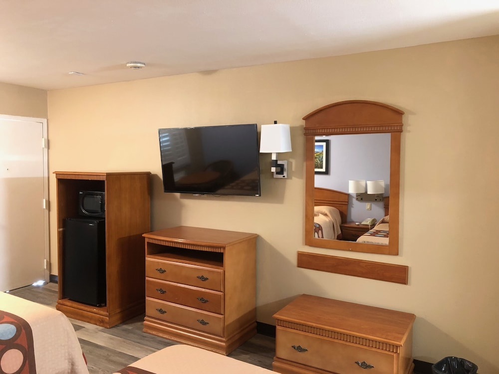 Standard Room, 2 Queen Beds photo 2