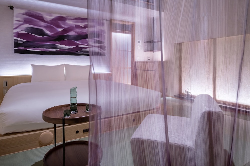 Deluxe King Room - Photo 4