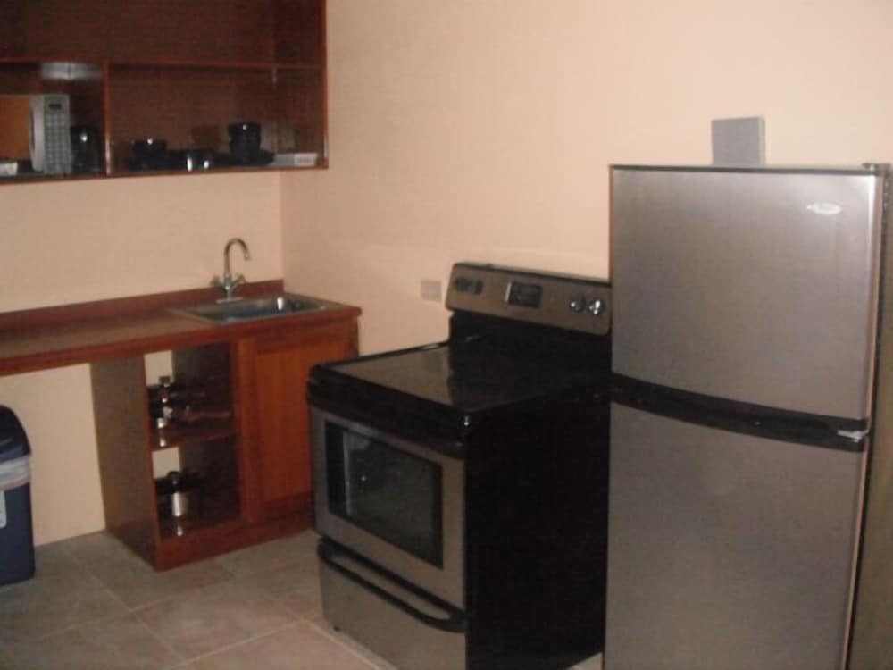 Suite, 2 Bedrooms, Kitchenette photo 2