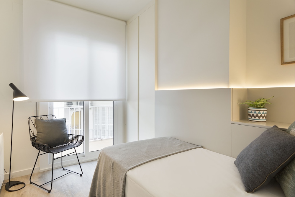 Design Penthouse, 2 Bedrooms, City View photo 3