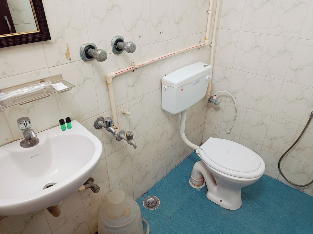 Standard Twin Room - Photo 3