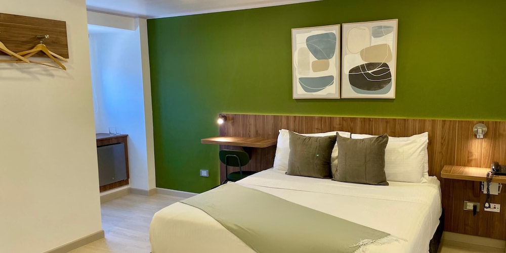 Business Room, 1 Queen Bed photo 1
