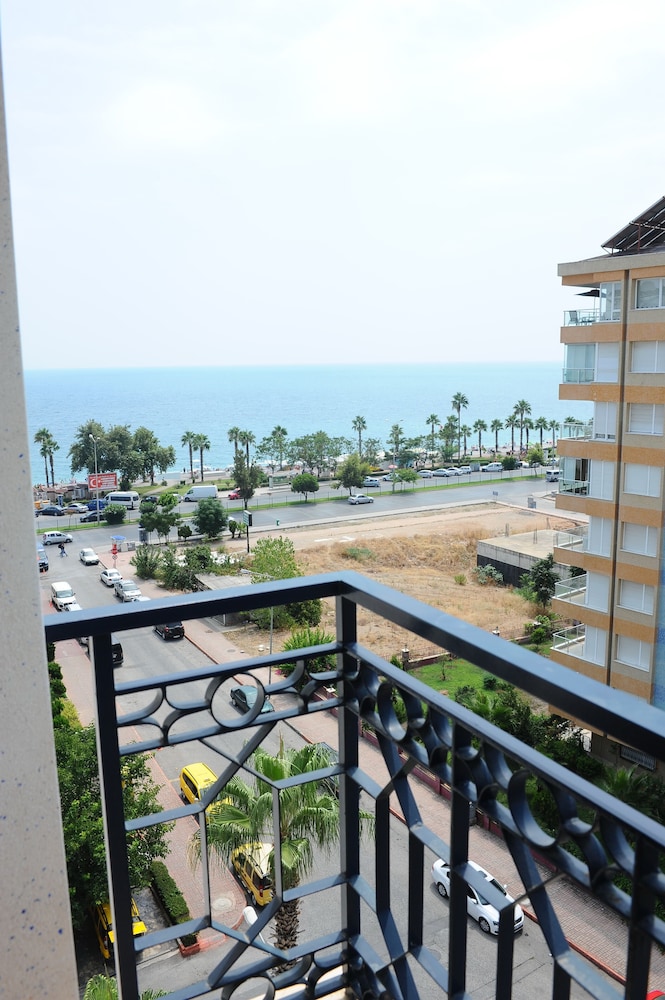 Double or Twin Room with Sea View photo 3