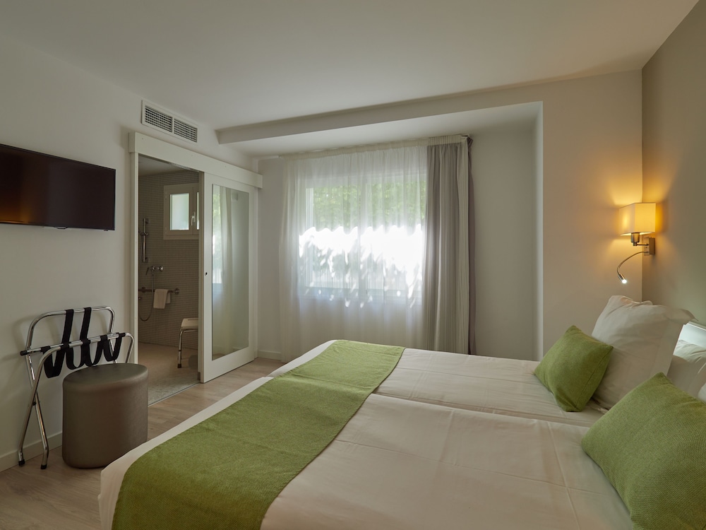 Standard Twin Room - Photo 6