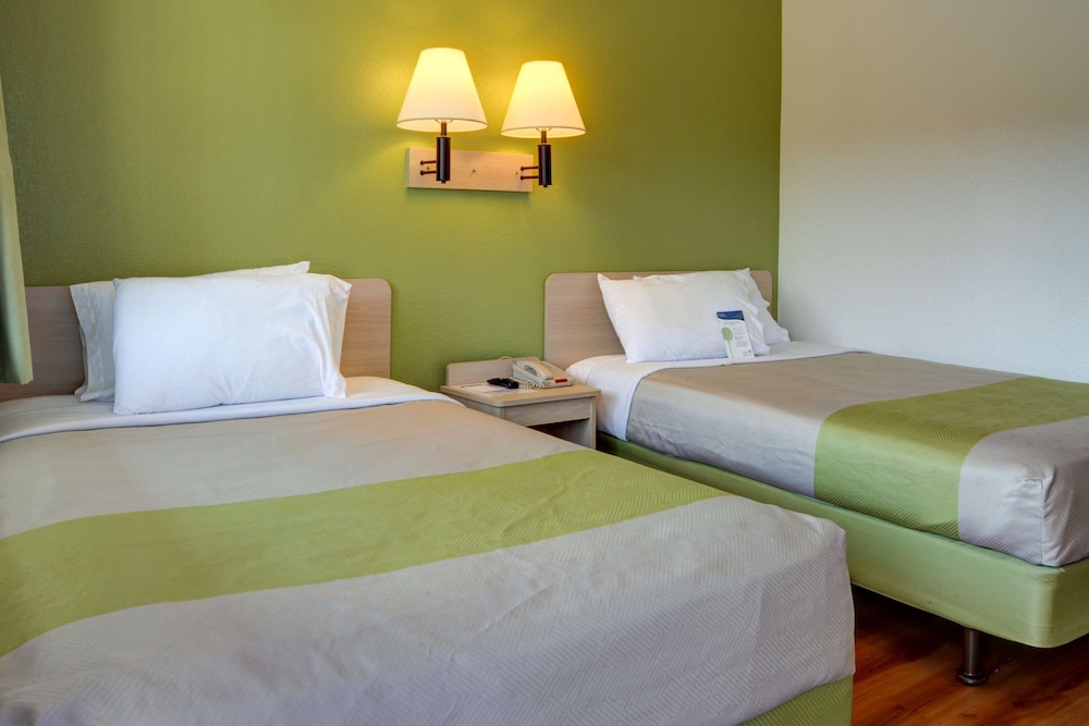 Deluxe Room, 2 Double Beds, Non Smoking, Refrigerator & Microwave photo 1