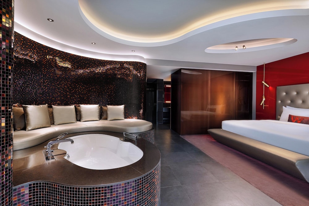 Marvelous Jacuzzi Suite, 1 Bedroom Suite, 1 King, Skyline View, Terrace, Whirlpool