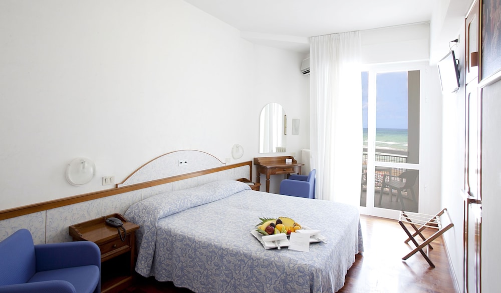 Superior Triple Room, Balcony, Sea View - Photo 2
