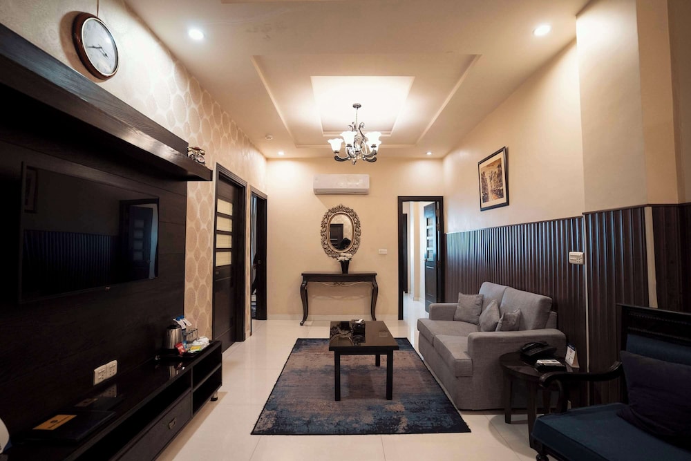 Standard Apartment, Multiple Beds, Smoking, Balcony (Larger Room) photo 1