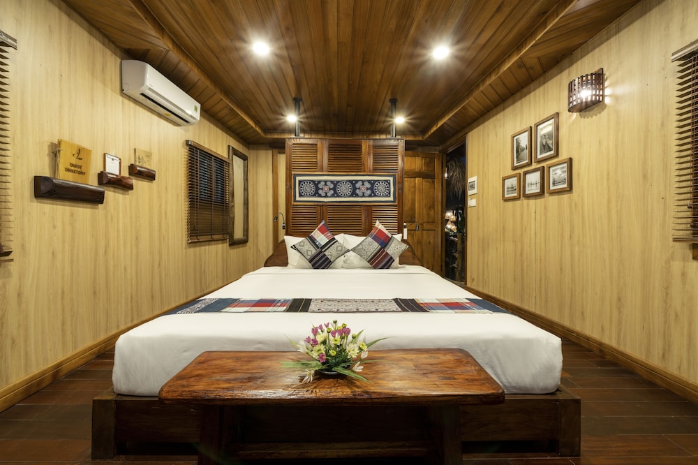 Cabin on Boat - Photo 5