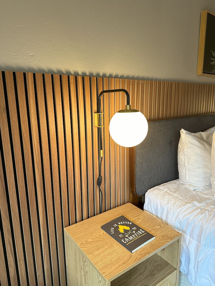 1 King Bed With Cliff View And Deck photo 3