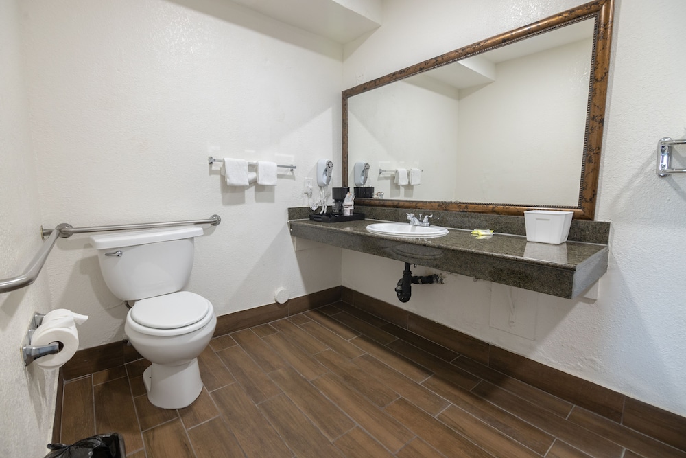 Deluxe Double Room, 2 Double Beds, Accessible photo 2