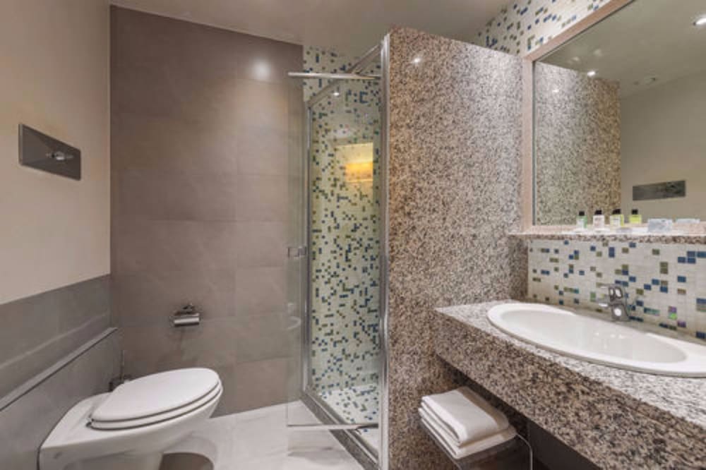 Standard Double Room - Photo 8