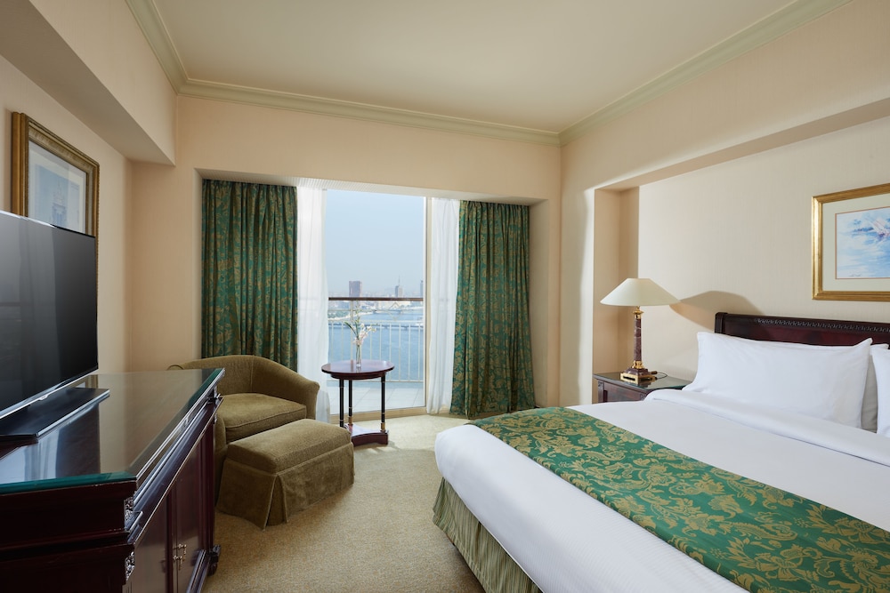 Club Room With Nile View