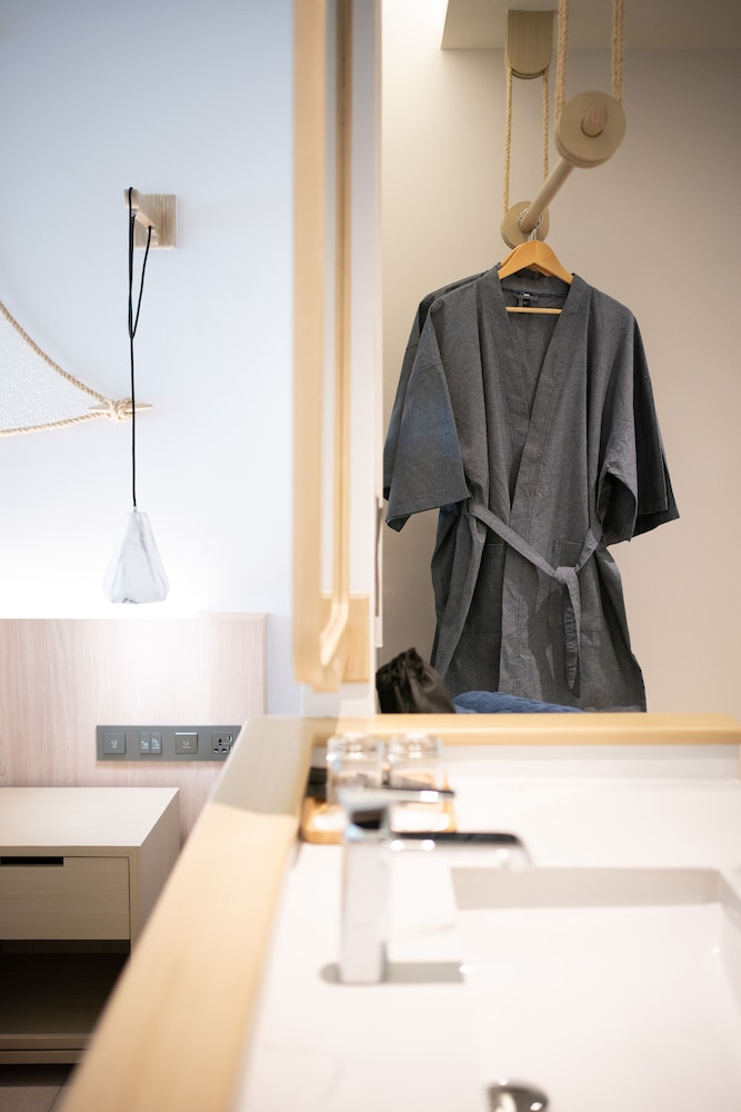 Deluxe Double Room, Pool Access with Pool View - Photo 22