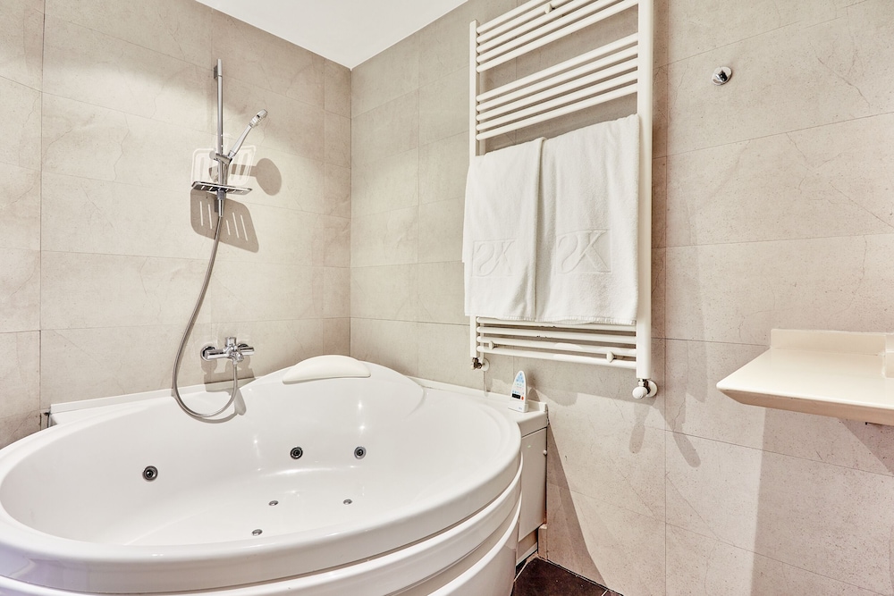 Deluxe Double Room (Silken Club) - Photo 7
