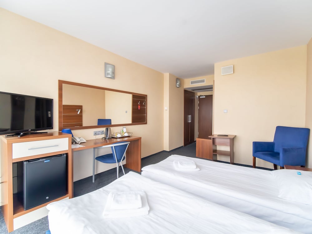 Room, 2 Twin Beds, Tower photo 3