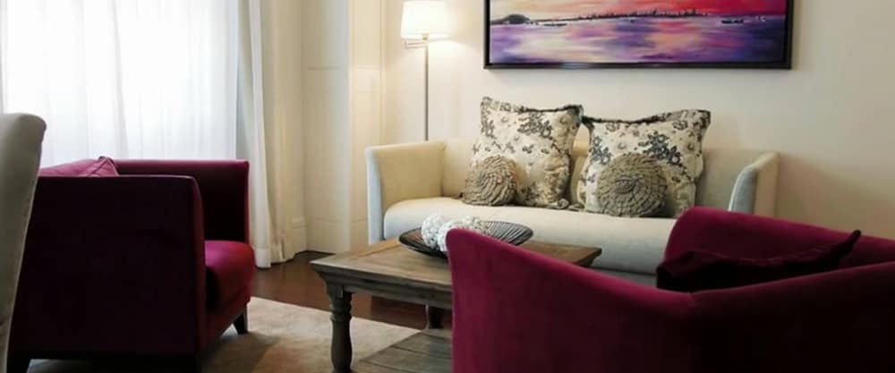 Presidential Suite, 1 King Bed, Jetted Tub thumbnail 6