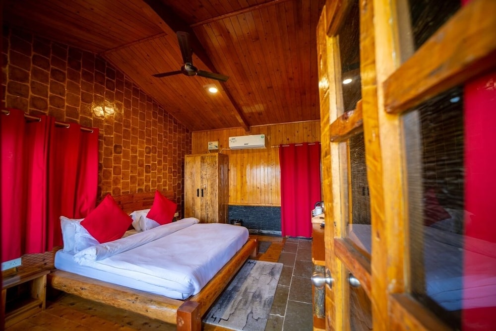 Deluxe Suite, 1 King Bed photo 2