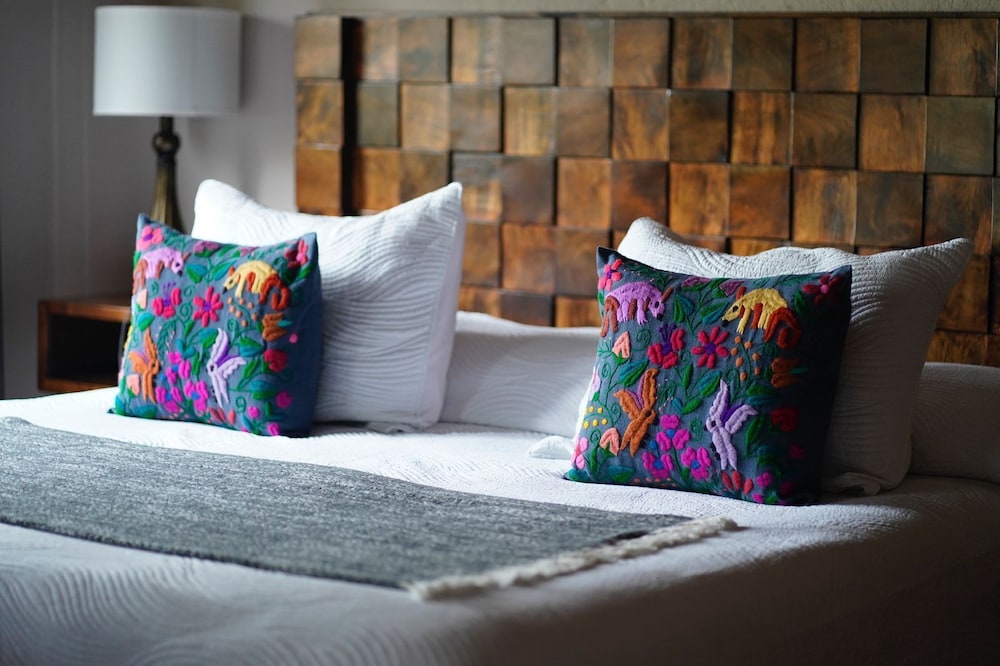 Gallery Room, 1 King Bed with Sofa bed, Air conditioning, City View