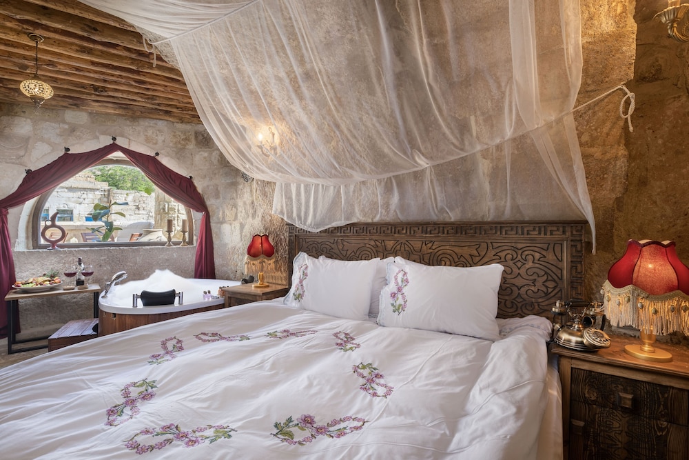 Deluxe Suite - Photo 21