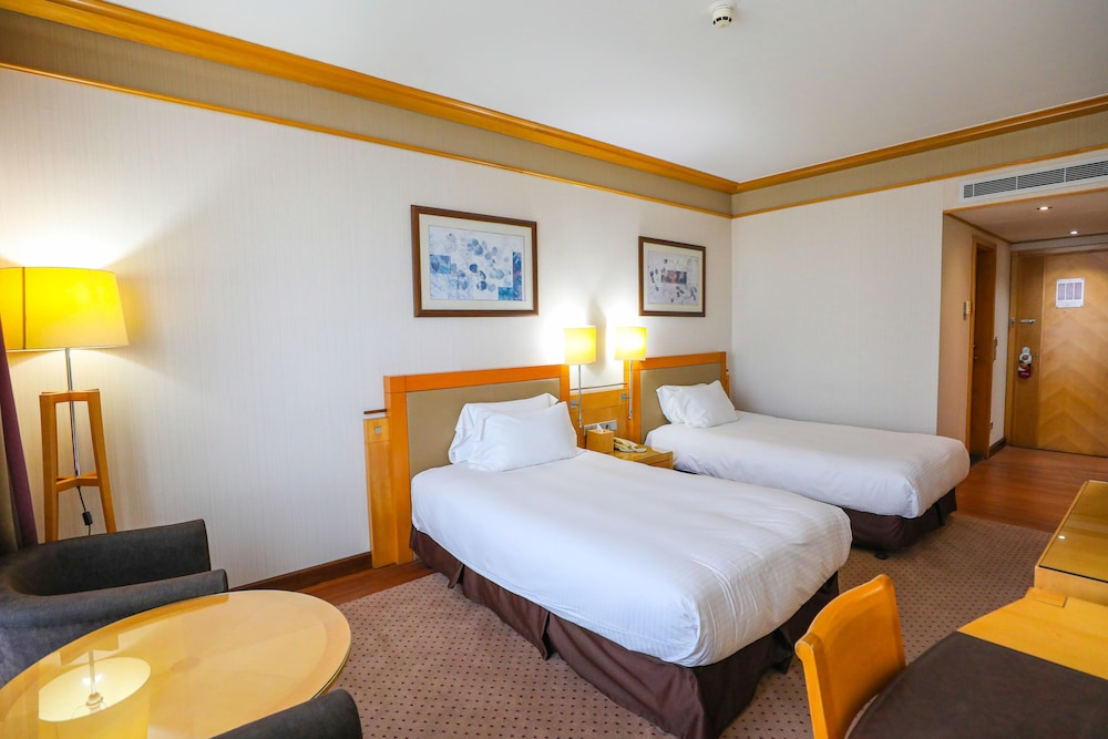 Standard Room, 2 Twin Beds, Non Smoking - Photo 1