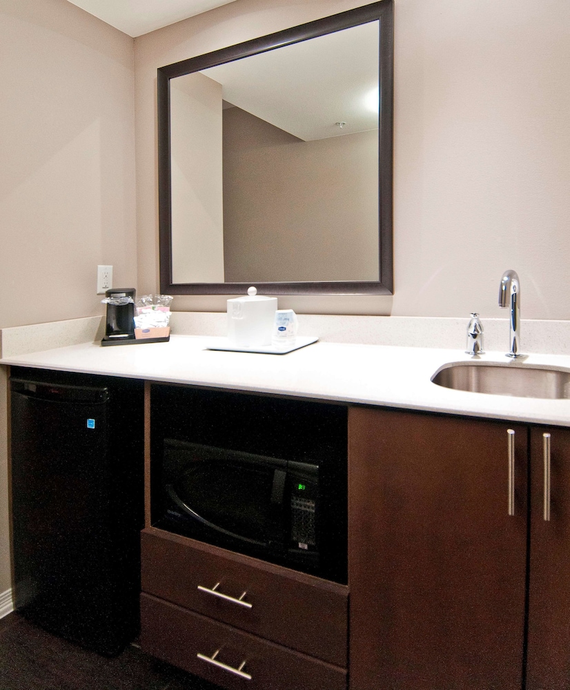 King, Studio, Kitchenette