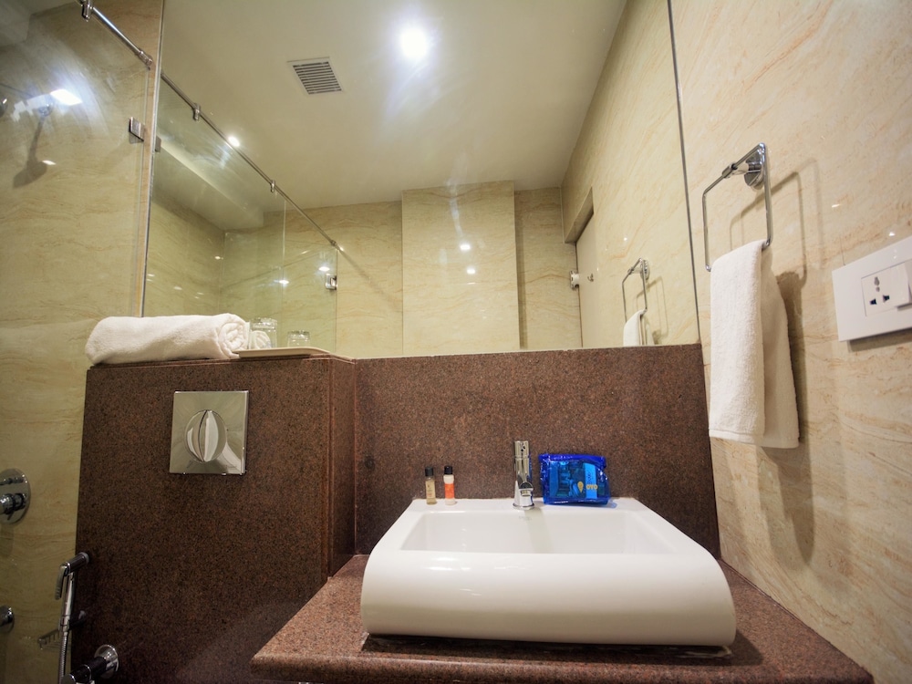 Standard Double Or Twin Room, Private Bathroom photo 2