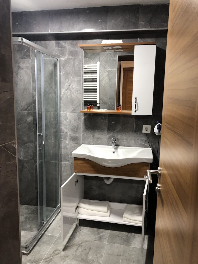 Deluxe Tek Büyük Yataklı Oda, 1 Çift Kişilik Yatak, Balkonlu photo 2