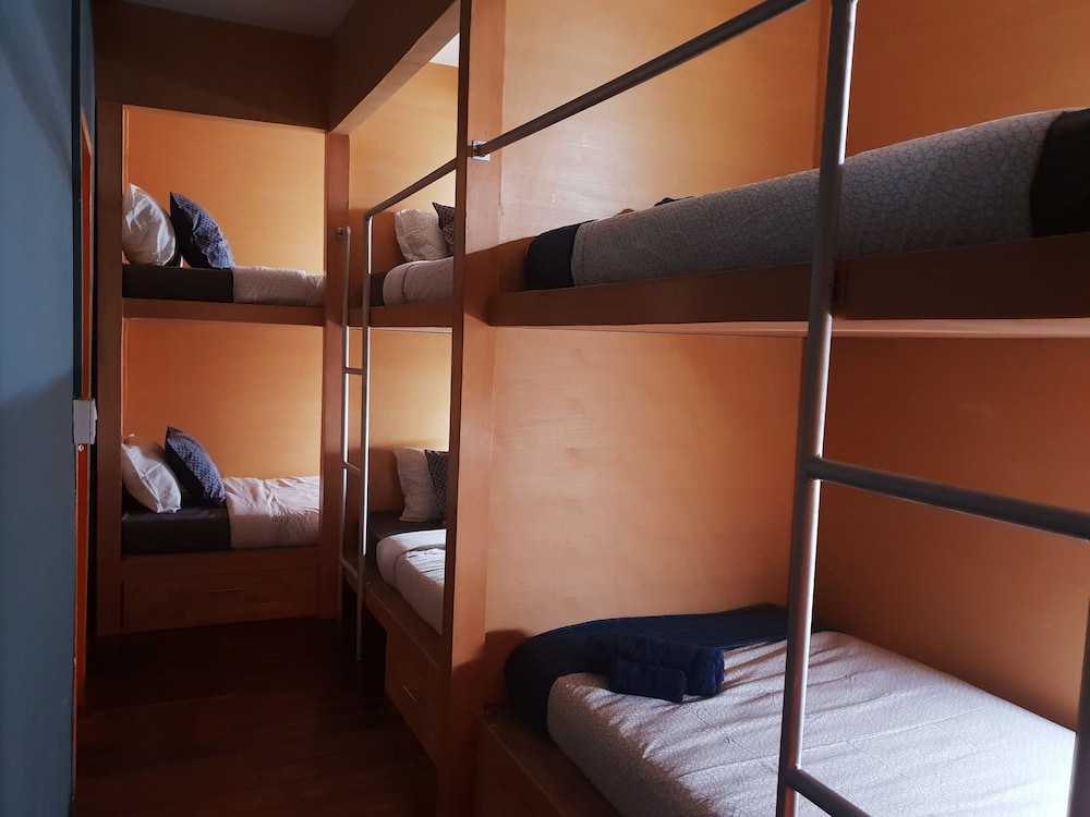 Family Room with Private Bathroom (Bunk Bed) photo 3