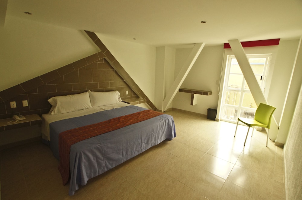 Superior Suite, 1 King Bed photo 3
