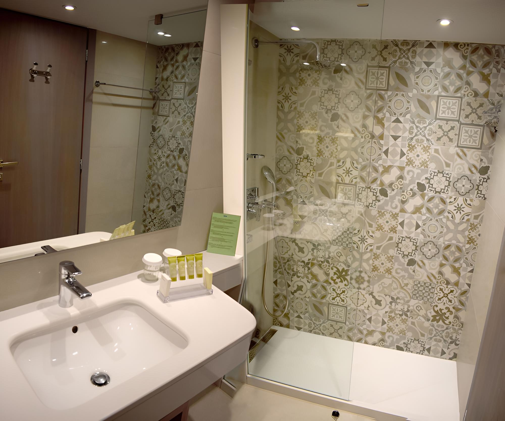 Standard Double or Twin Room photo 1