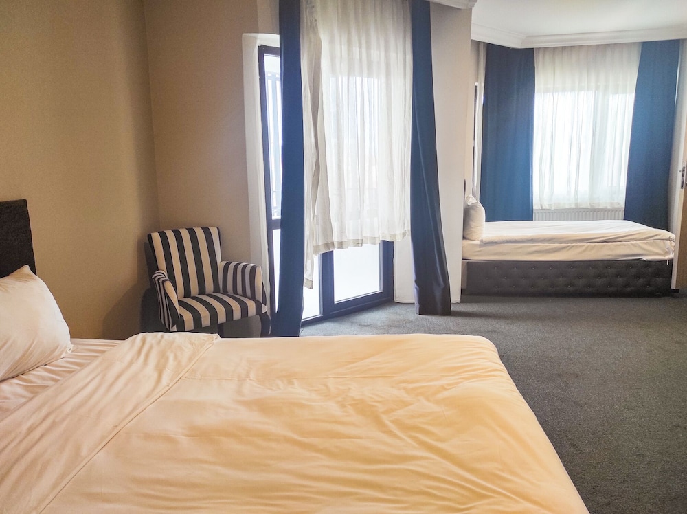 Superior Triple Room photo 2