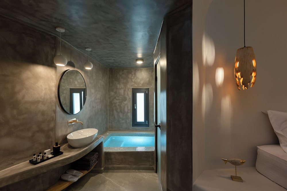 Executive Suite - Luxurious Private Indoor Hot Tub
