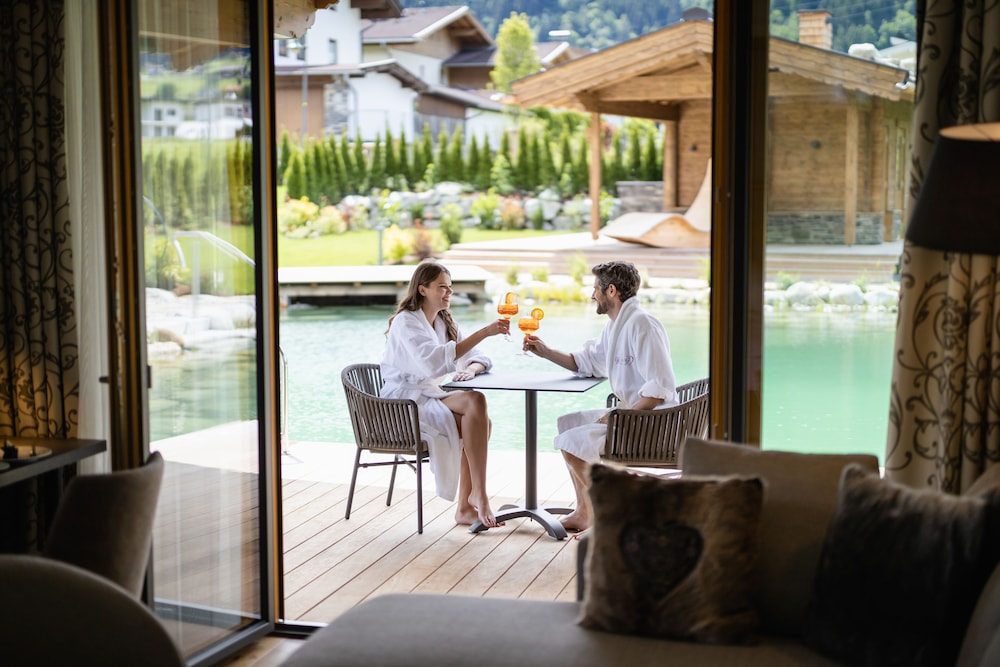 Deluxe Suite, 2 Bedrooms, Sauna, Lake View (Deluxe_ON POINT) photo 3