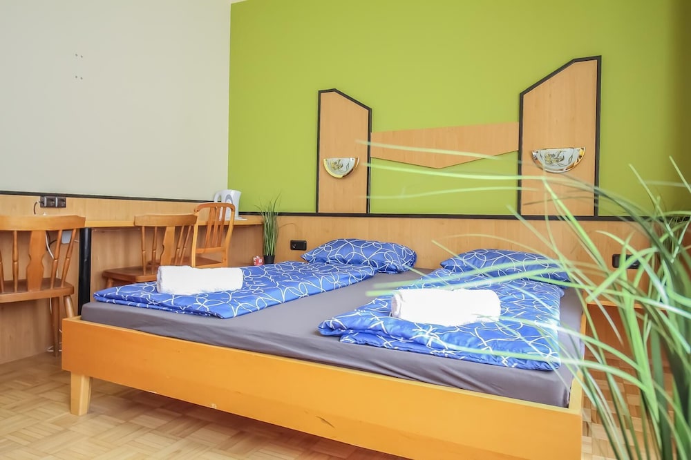Economy Triple Room