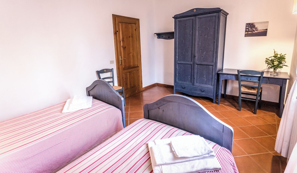 Superior Apartment, 3 Bedrooms, Patio, Garden View photo 2