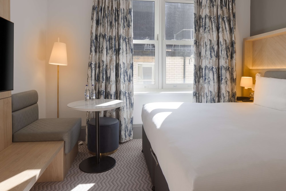 King Deluxe Room - Photo 9
