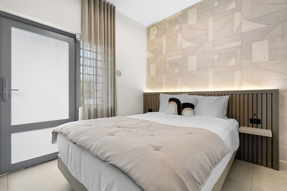 Standard Room, 1 Queen Bed