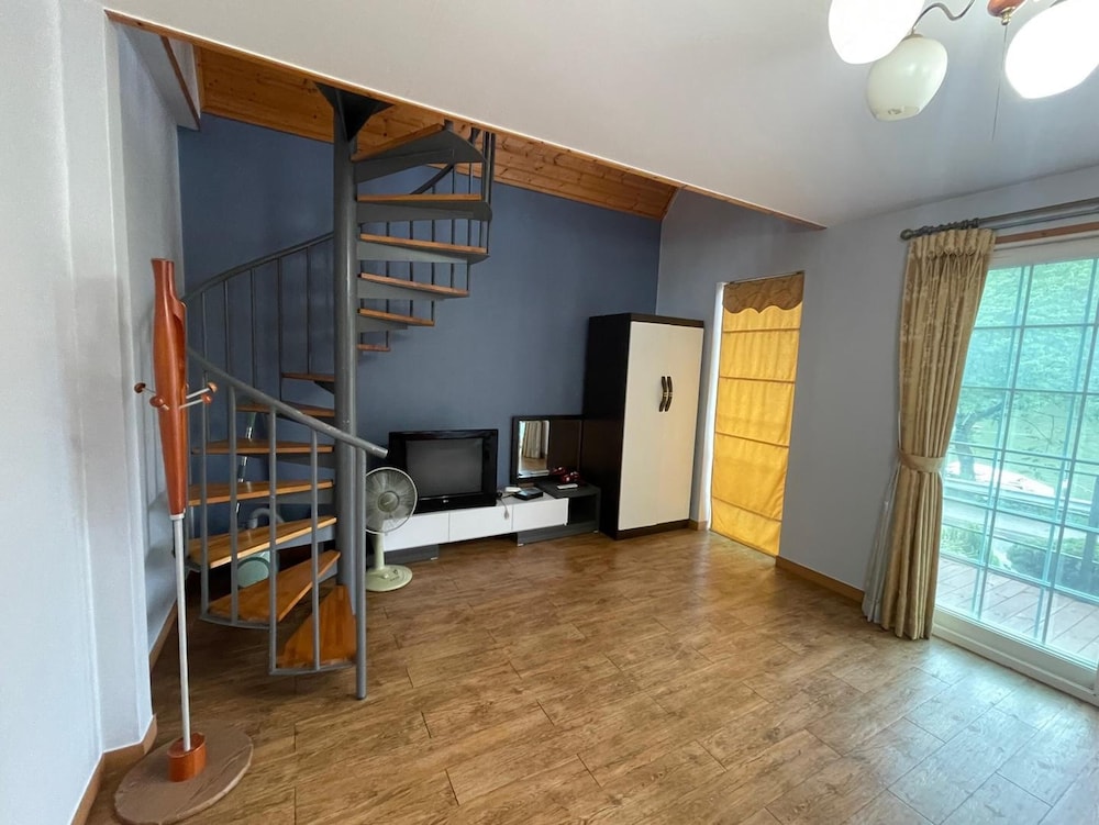 Basic Room, 1 Bedroom (Lake 301)