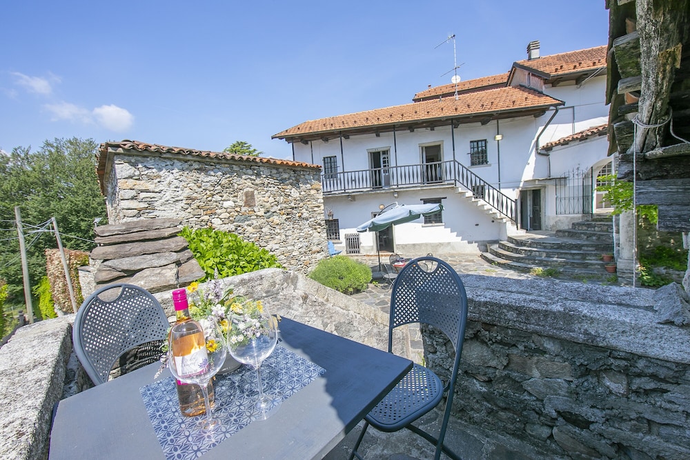 Standard House, 2 Bedrooms, Mountainside (Lago D'Orta Magic Atmosphere) photo 1