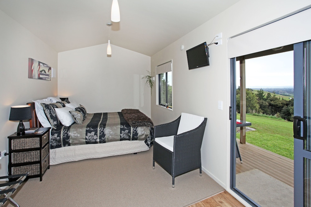 Standard Room, Kitchenette (Fantail Cottage) photo 2