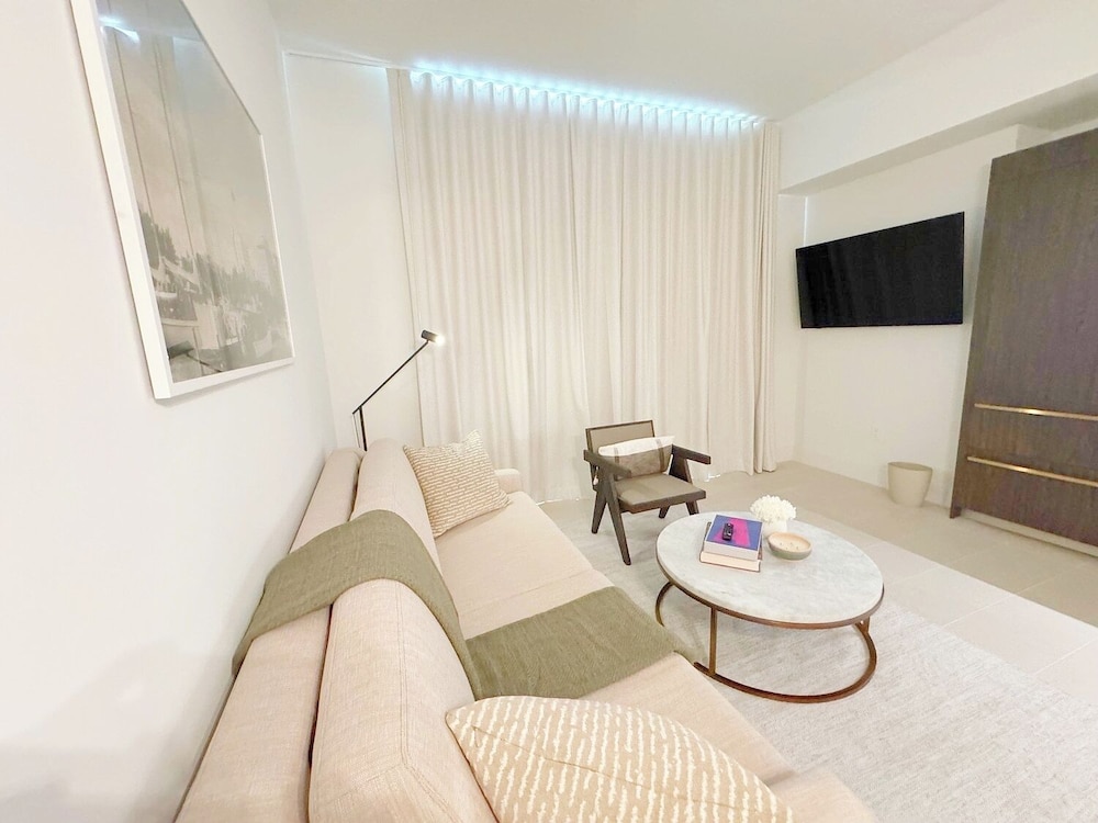 Luxury Apartment photo 3