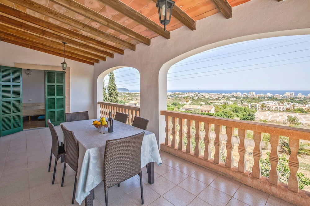 Villa photo 3