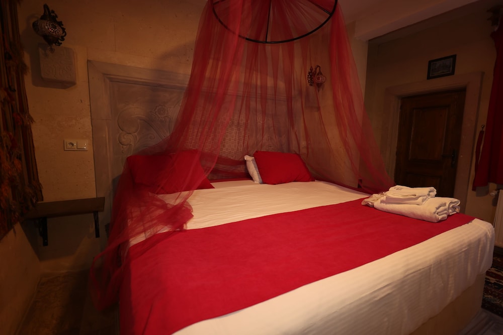 Standard Double or Twin Room, Non Smoking, Mountain View photo 1