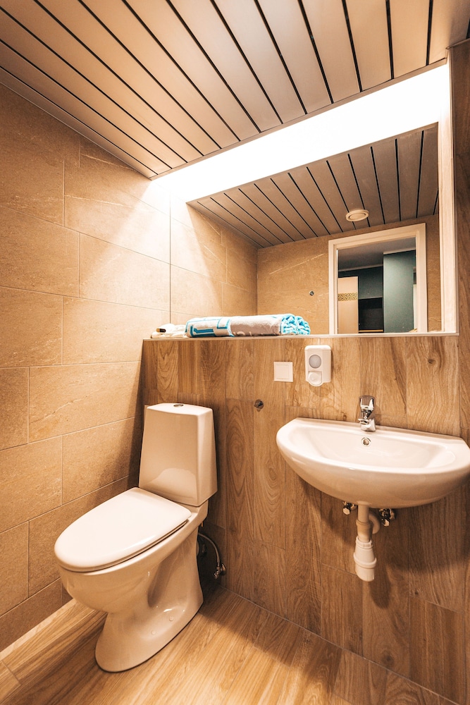 Standard Twin Room - Photo 8